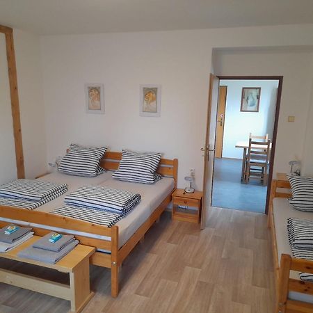 Hrncirna Apartamento Kněževes Exterior foto